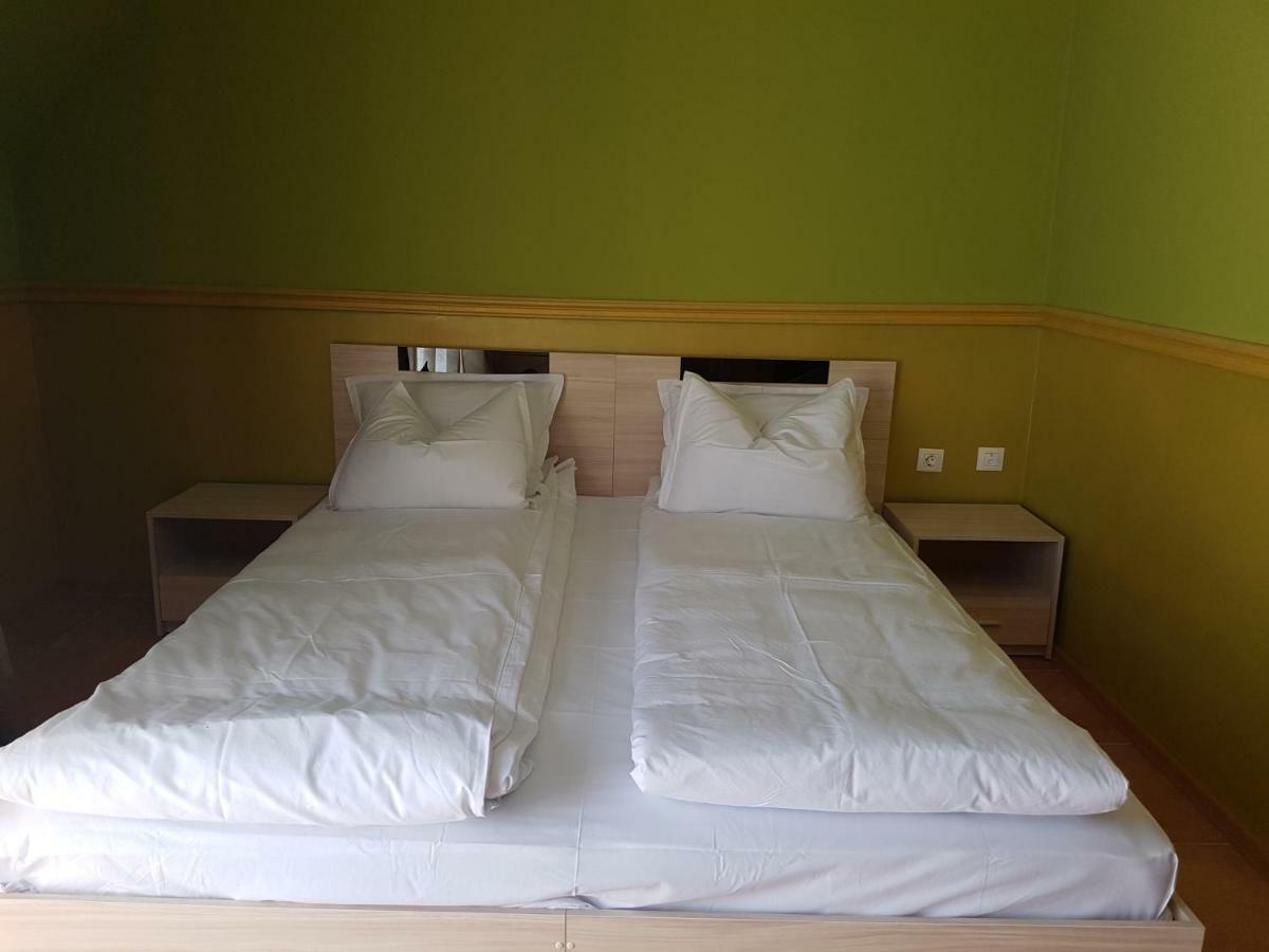Guesthouse Zanier ネセバル エクステリア 写真